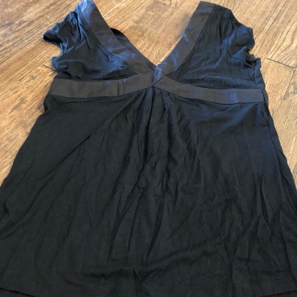 Xs banana republic top with beautiful accent - Picture 4 of 4